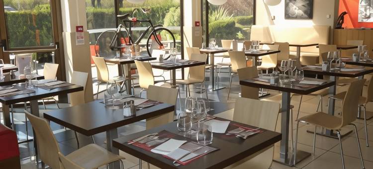 桑特宜必思酒店(Ibis Saintes)图片