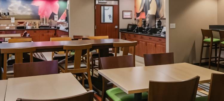 堪萨斯城机场万豪万枫酒店(Fairfield Inn & Suites Kansas City Airport)图片