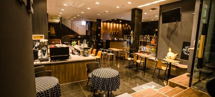 杰克丹尼酒店(青岛五四广场燕儿岛路地铁站店)图片