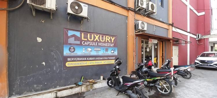 红门酒店@豪华民宿-近阿罗哈瓦鲁泗水(RedDoorz at Luxury Homestay Near Aloha Waru Surabaya)图片
