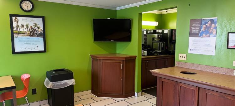 奥马哈西南拉昆塔温德姆酒店(La Quinta Inn by Wyndham Omaha Southwest)图片