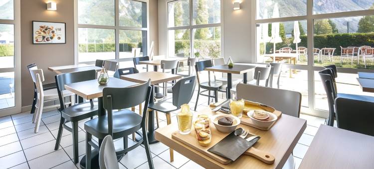 圣让德莫里安住宿加早餐酒店(B&B Hôtel Saint Jean de Maurienne)图片