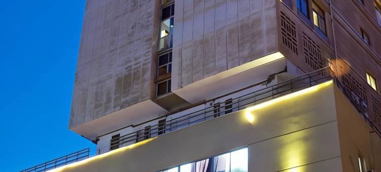 德布拉·布朗(Debrah Brown, a Member of Brown Hotels)图片