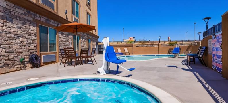 商业公园路贝斯特韦斯特优质套房酒店(Best Western Plus New Barstow Inn  Suites)图片