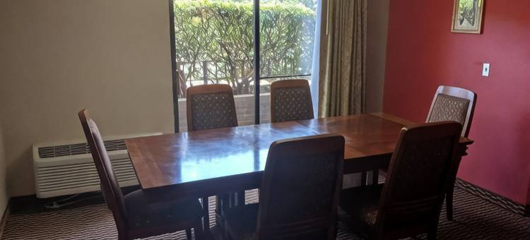 罗利温德姆华美达酒店(Ramada by Wyndham Raleigh)图片
