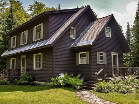 Cozy 4-Bedroom Cottage Nestled in the Trees by Kayuta Lake