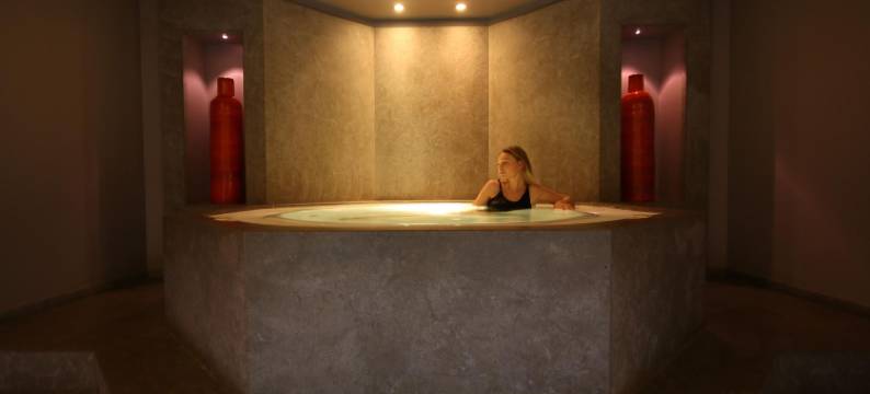 小磨坊酒店(Hôtel du Petit Moulin, Haute Couture Hotel by Lacroix)图片