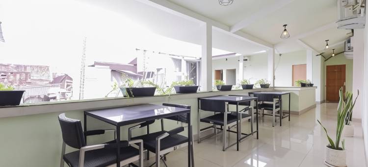 阿伦阿伦马迪恩附近的红多兹(RedDoorz Near Alun Alun Madiun)图片