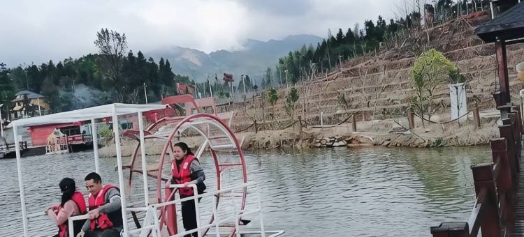十里红杜鹃农庄(八卦脑景区店)图片