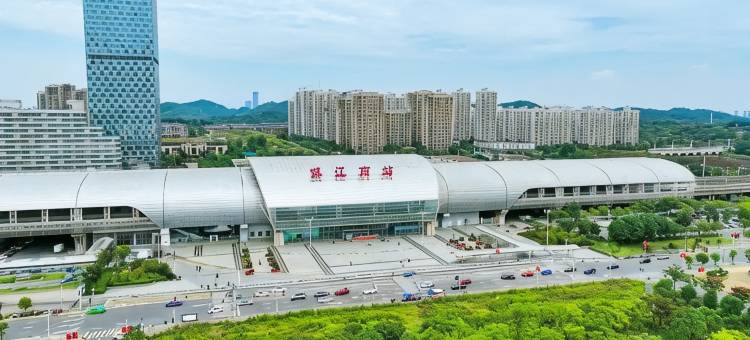 白玉兰酒店(镇江南站绿地广场店)图片