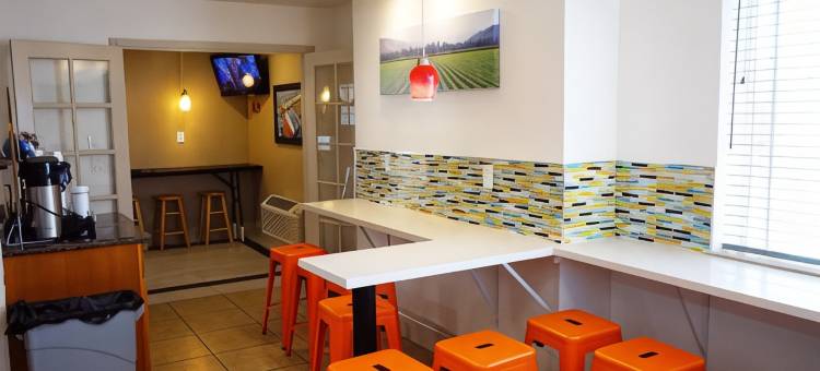 萨利纳斯豪生酒店(Howard Johnson by Wyndham Salinas)图片