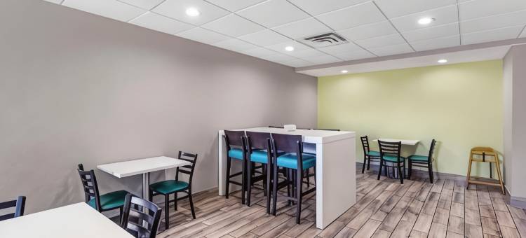 克拉克斯维尔 - 出口 11 凯艺酒店(Quality Inn Clarksville - Exit 11)图片