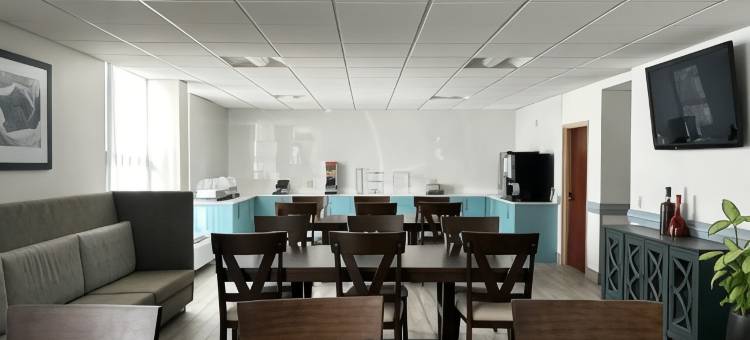 克拉丽奥酒店及套房-机场(Clarion Inn and Suites Airport)图片