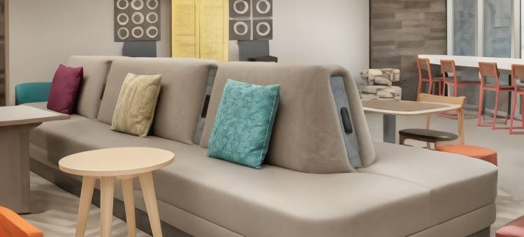 迈尔斯堡机场希尔顿惠庭套房酒店(Home2 Suites by Hilton Fort Myers Airport)图片