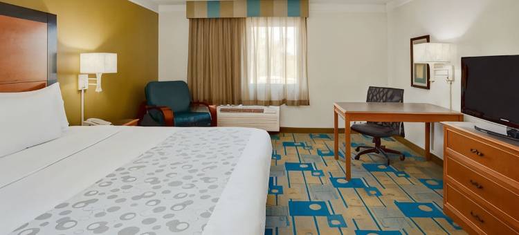 圣彼得克利尔沃特机场拉昆塔温德姆套房酒店(La Quinta Inn & Suites by Wyndham St. Pete-Clearwater Airpt)图片