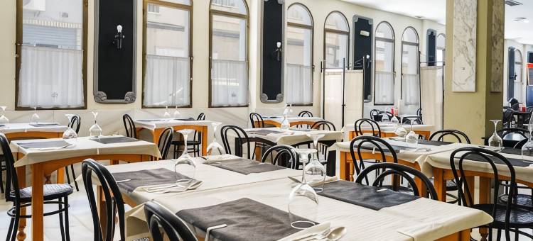 OYO安达卢萨海岸酒店(Hotel Costa Andaluza)图片