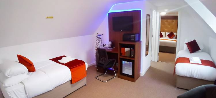 盖特威克特里维尔斯酒店(Trivelles Gatwick Hotel & Airport Parking)图片