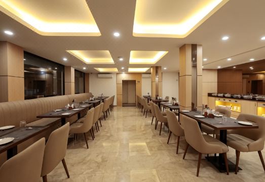 Sathyam Oasis Hotel Overview