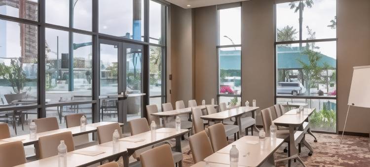 阿纳海姆度假会议中心欢朋套房酒(Hampton Inn & Suites Anaheim)图片