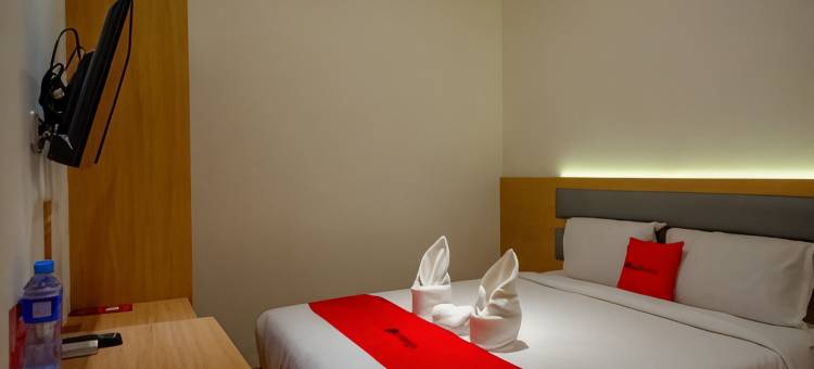 红多兹Plus酒店@望加锡洛萨里(RedDoorz Plus @ Losari Makassar)图片