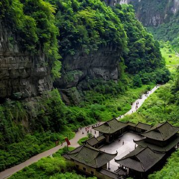 渣滓洞+白公馆+磁器口古镇+中国黔江城市大峡谷+濯水古镇6日5晚私家团