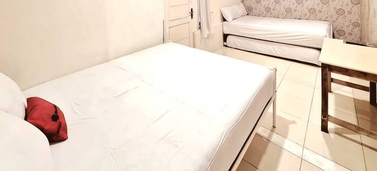 RedDoorz at Victoria Hotel Near Stasiun Blitar图片