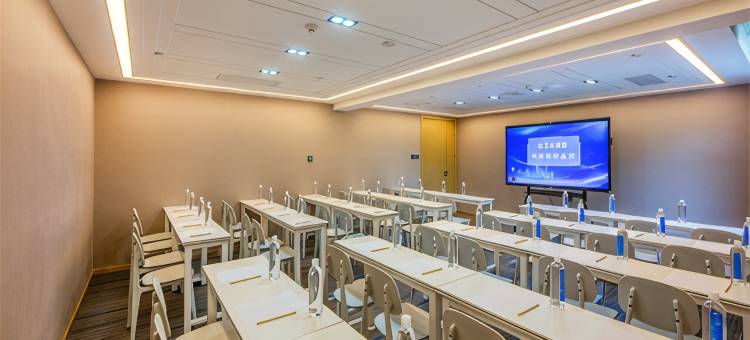 白玉兰商务酒店(石家庄白求恩国际和平医院五十四所生活区店)图片