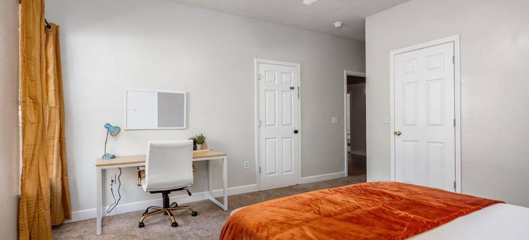 佛罗里达大学度假屋，距校园和体育场一街区，四卧静居(Your UF Getaway: 1 Block from Campus & Stadium - 4 BD Haven)图片