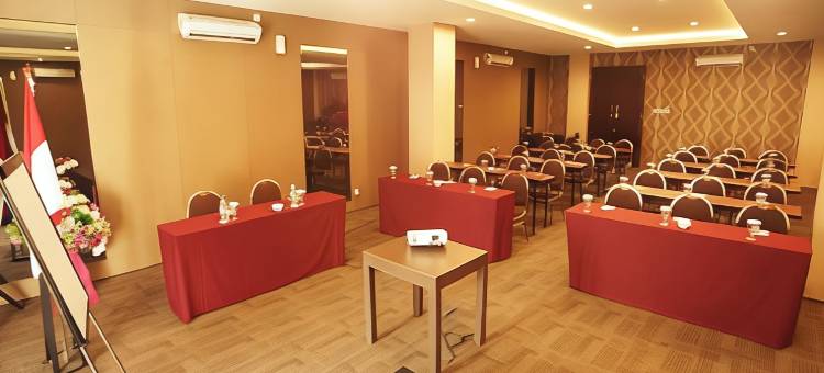 吉打里维瓦酒店 - 阿扎纳精选(Viva Hotel Kediri, Azana Hotel Collection)图片