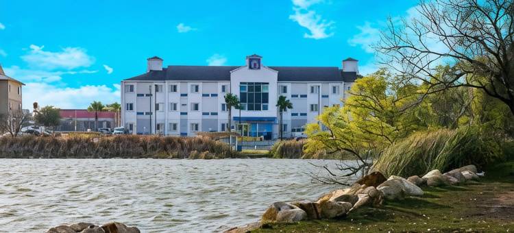 伊格帕斯湖畔6号汽车旅馆(Motel 6 Eagle Pass, TX - Lakeside)图片