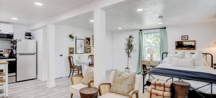 犹他大学⊹城市景观⊹花园层单间公寓(Garden level studio apt ⊹city views⊹ near U of U)图片