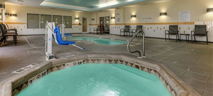 哈钦森万枫酒店及套房(Fairfield Inn & Suites Hutchinson)图片