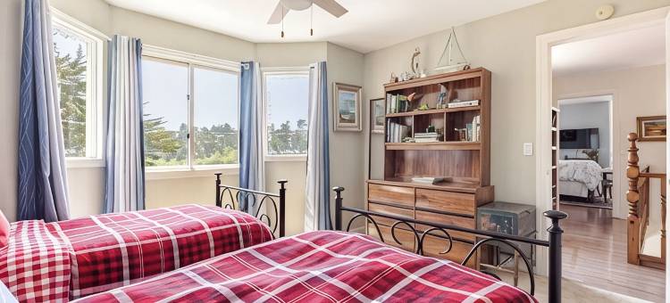 Cambria Victorian Castle: Walk to Beach, Village Shops, Wineries and Galleries!图片