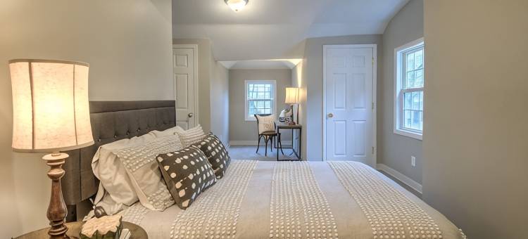 位置优越，靠近密歇根州立大学！迷人三卧2.5卫浴度假屋(Great location to MSU! Charming 3 bedroom, 2.5 bathroom house.)图片