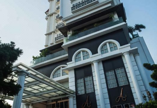 Amaroossa Royal Bogor Hotel Overview