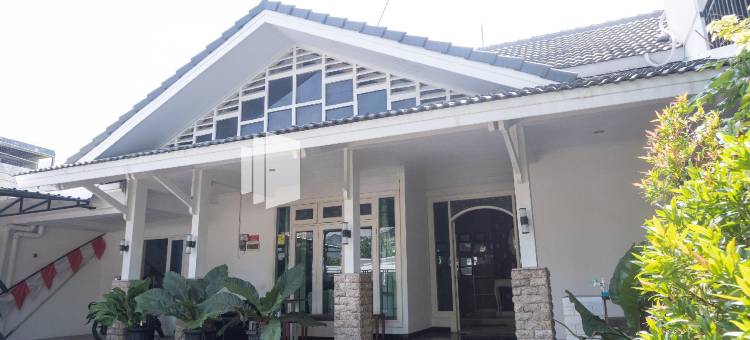 红色伙伴隆德雷斯民宿-近格姆比拉洛卡动物园(Londres Bed and Breakfast RedPartner Near Gembira Loka Zoo)图片