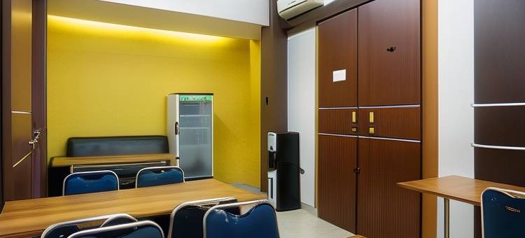 红多兹酒店-近查亚普拉港(RedDoorz Near Pelabuhan Jayapura)图片