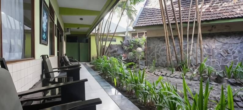 红多兹酒店-靠近巴莱库塔玛琅(RedDoorz Near Balai Kota Malang)图片