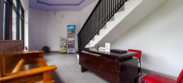 RedDoorz Plus Syariah at Umyas Hotel Near Terminal Anjuk Ladang Nganjuk图片