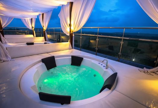 Sinq Prive Hotel Overview