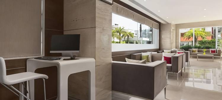 班加罗尔多姆尔温德姆华美达安可酒店(Ramada Encore by Wyndham Bangalore Domlur)图片