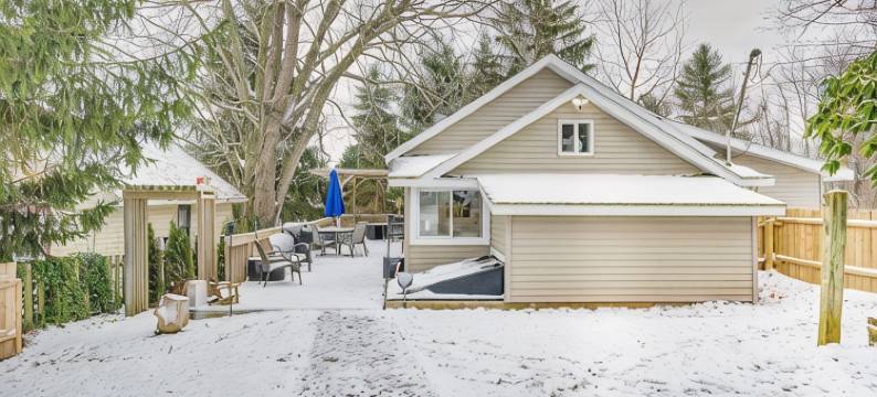 舒适的东湾小屋 - 行走至Chimney Bluffs！(Cozy East Bay Cottage - Walk to Chimney Bluffs!)图片