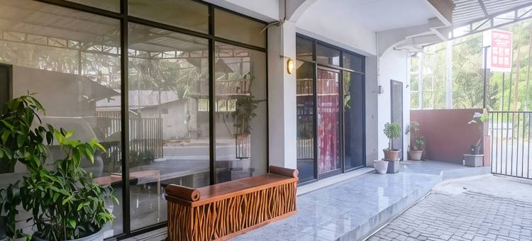 OYO2519玛雅加里尼酒店(RedDoorz at Mayang Garini 2 Borobudur)图片