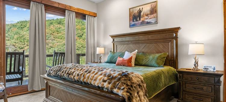 五卧四卫豪华小木屋，带热水浴缸、火坑和游戏室(5B/4B Luxe Cabin w/ Hot Tub, Firepit & Game Room)图片