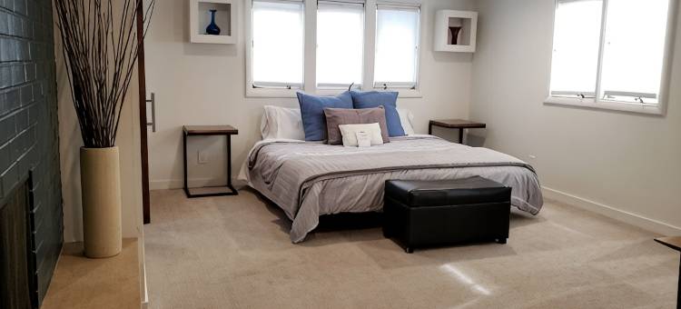 RARE Mid-Mod Home. Spacious inside-and-out.图片