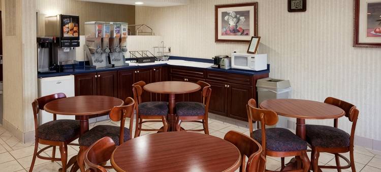 莱特戴尔罗利乡村壁炉酒店(Country Hearth Inn of Knightdale)图片