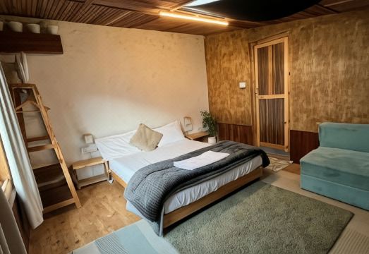 Aloha Riverside Hotel Overview