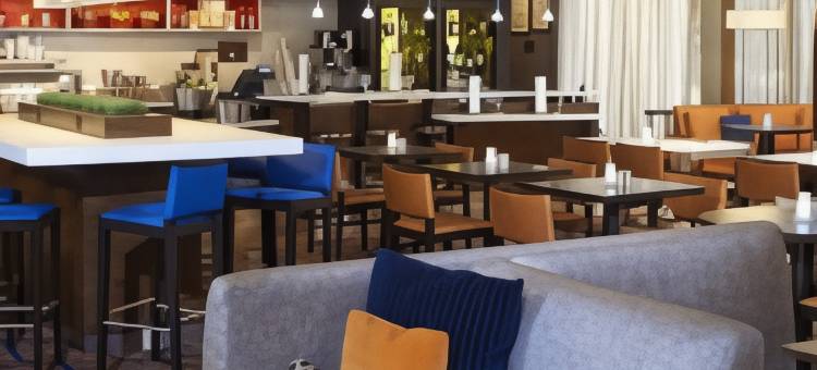 芝加哥迪尔菲尔德万怡酒店(Courtyard Chicago Deerfield)图片