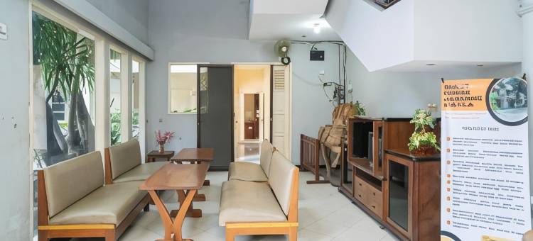 红多兹酒店-近谏义里浸信会医院(RedDoorz Near Rumah Sakit Baptis Kediri)图片