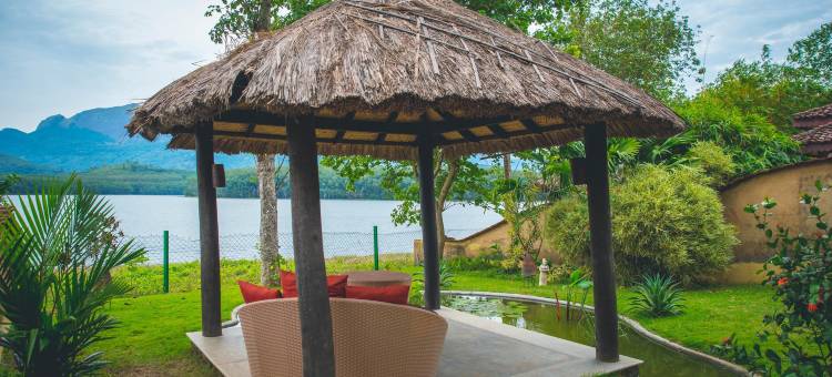 湖边的Anantya(Anantya by the Lake)图片